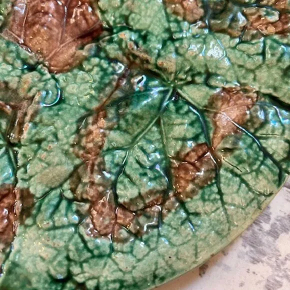 Etruscan Majolica Dish - Picture 2 of 4